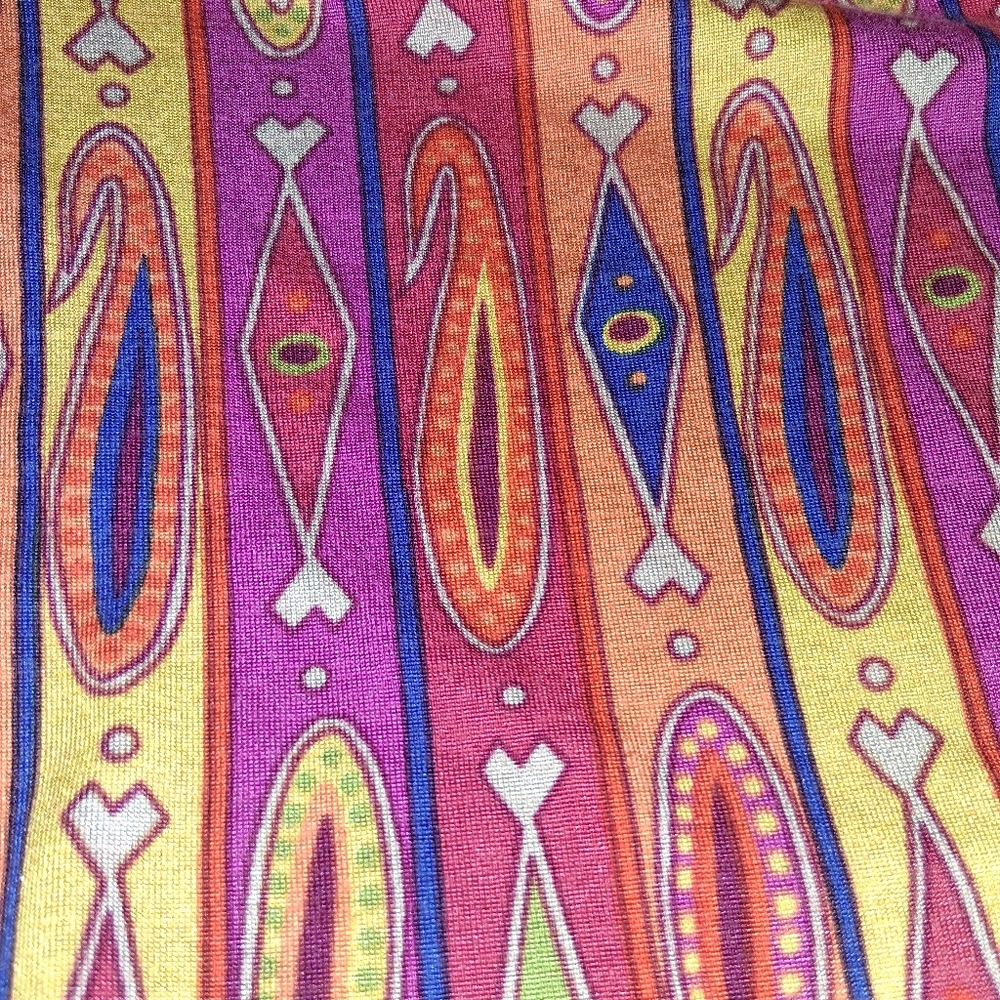 UNIQUE AND RADIANT LYNN RITCHIE ABSTRACT ART BLOUSE. - Picture 9 of 10